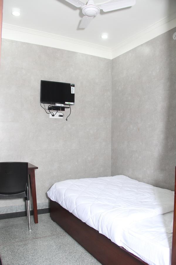 Hotel Silk Haldwāni Esterno foto