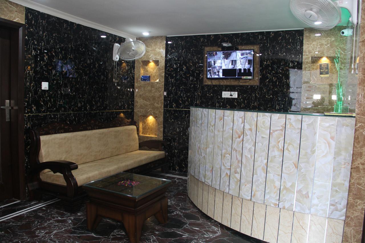 Hotel Silk Haldwāni Esterno foto