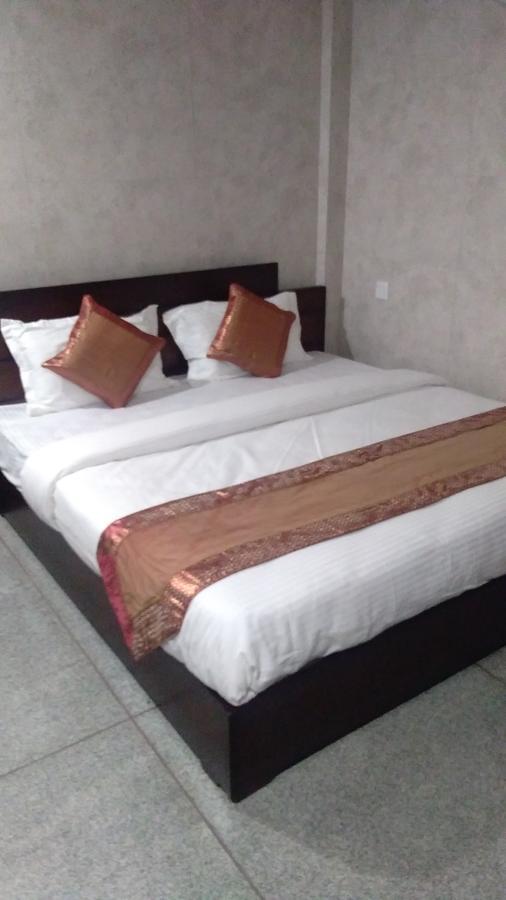 Hotel Silk Haldwāni Esterno foto