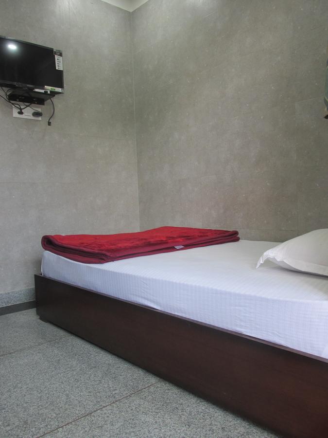 Hotel Silk Haldwāni Esterno foto