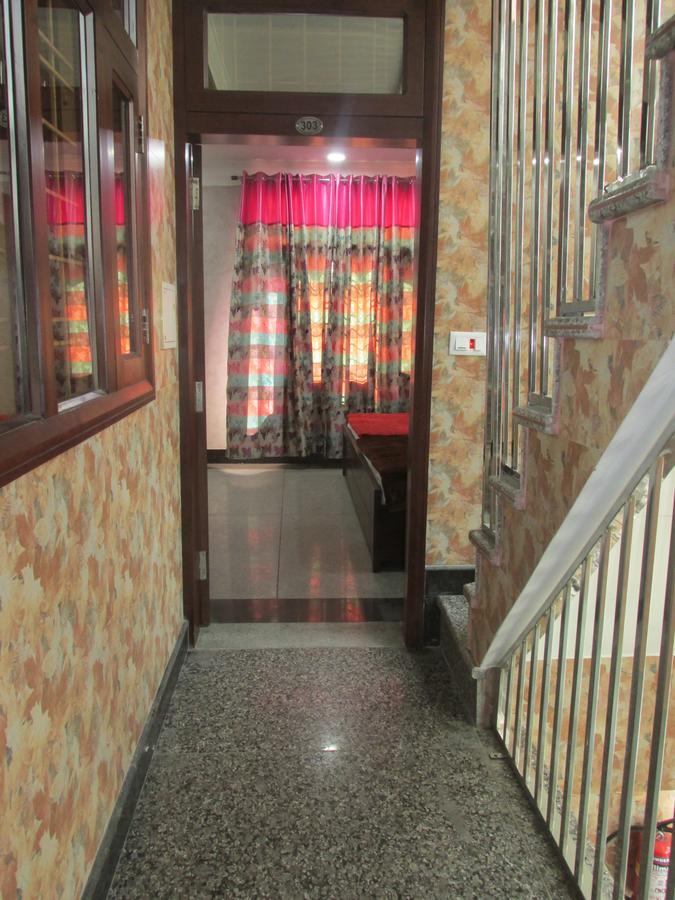 Hotel Silk Haldwāni Esterno foto